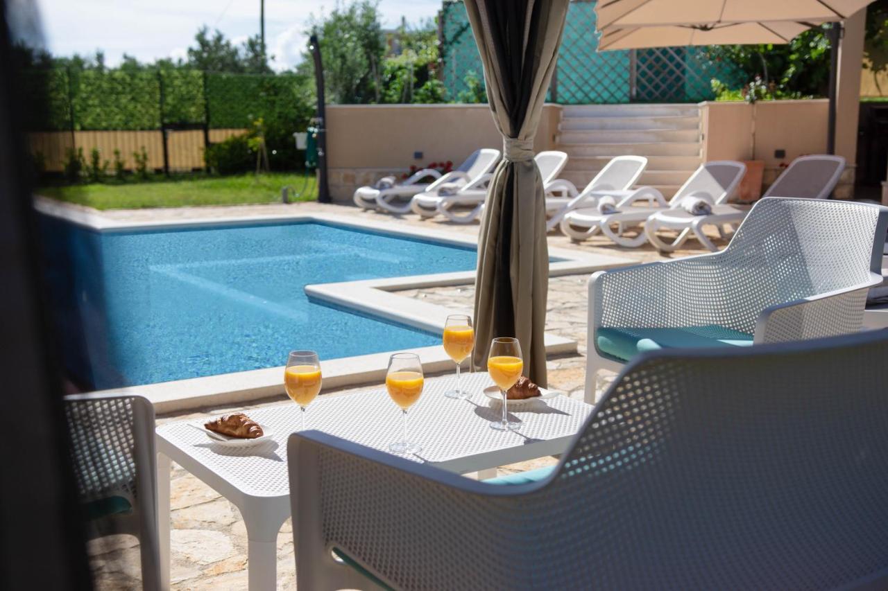 Villa Mater - Luxuriously Equipped Villa With A 15M Long Swimming Pool Žrnovnica Buitenkant foto