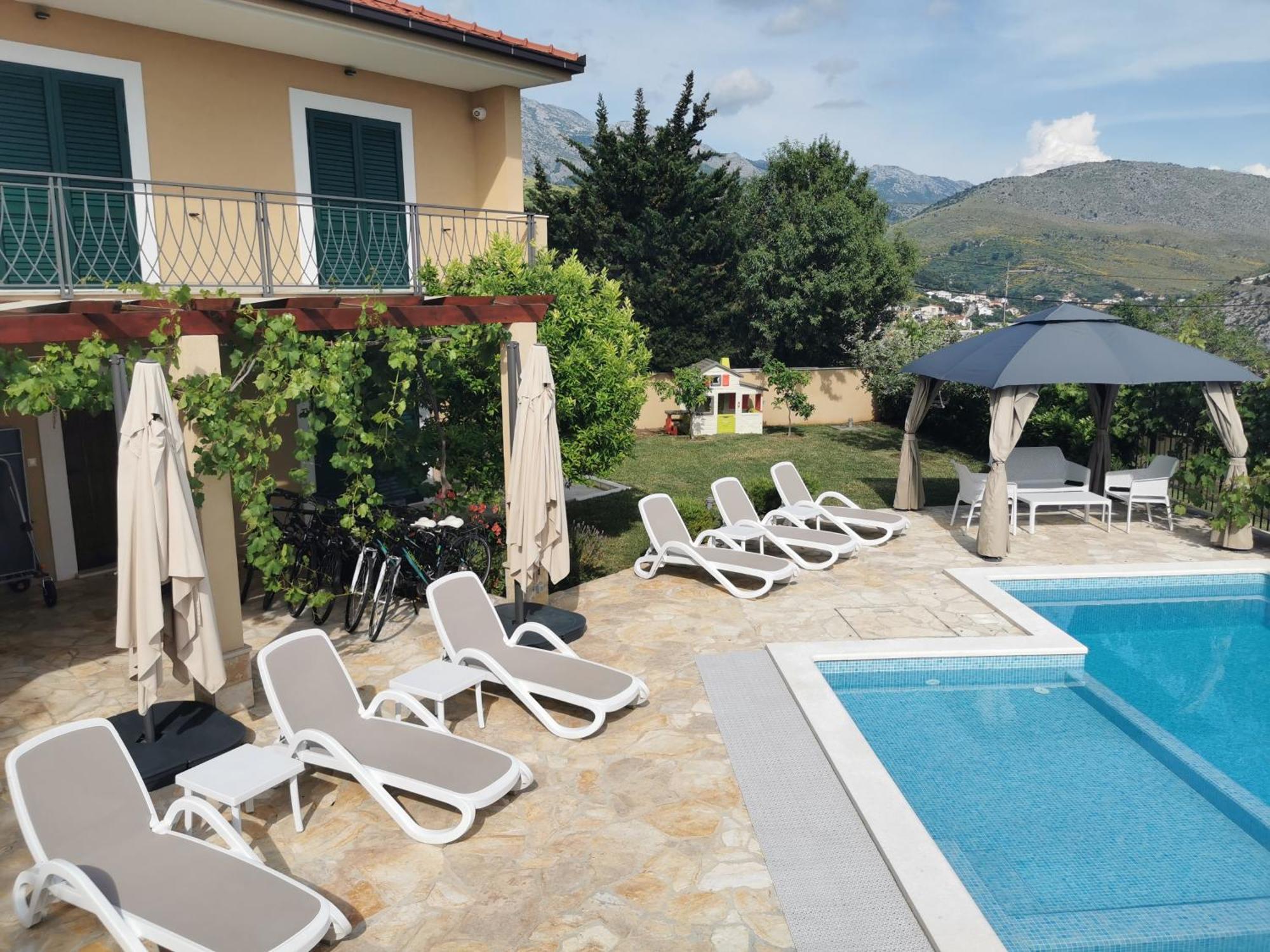 Villa Mater - Luxuriously Equipped Villa With A 15M Long Swimming Pool Žrnovnica Buitenkant foto