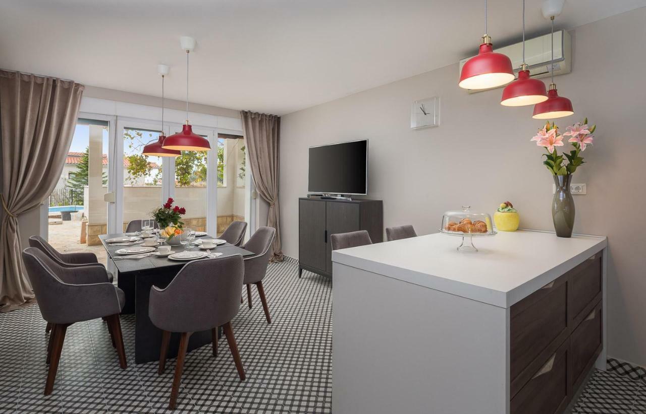 Villa Mater - Luxuriously Equipped Villa With A 15M Long Swimming Pool Žrnovnica Buitenkant foto