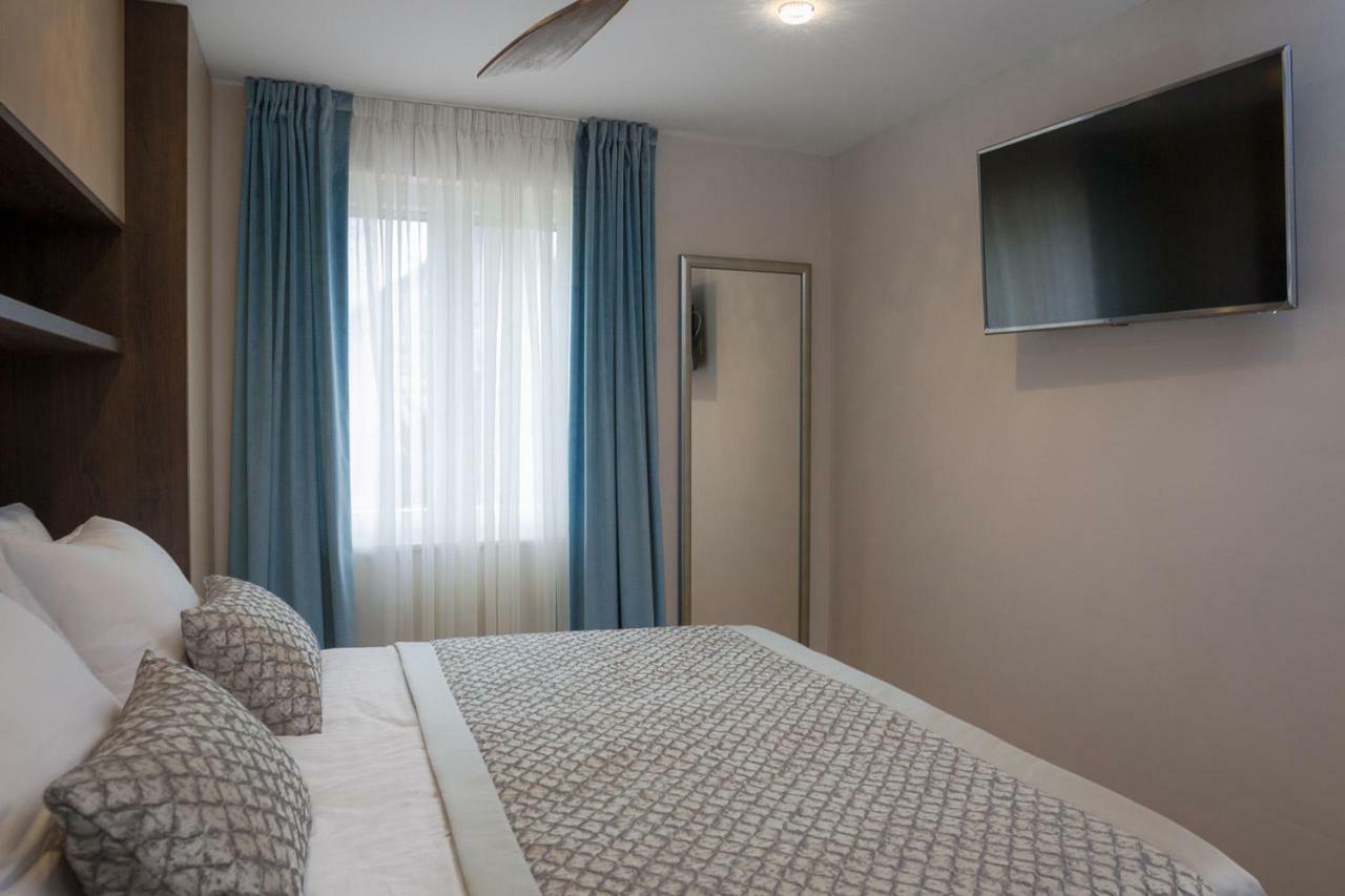 Villa Mater - Luxuriously Equipped Villa With A 15M Long Swimming Pool Žrnovnica Buitenkant foto