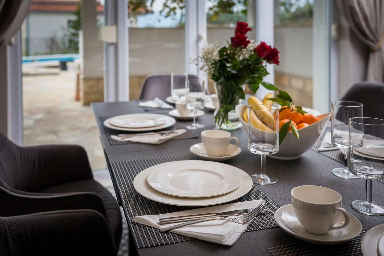 Villa Mater - Luxuriously Equipped Villa With A 15M Long Swimming Pool Žrnovnica Buitenkant foto