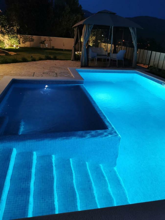 Villa Mater - Luxuriously Equipped Villa With A 15M Long Swimming Pool Žrnovnica Buitenkant foto